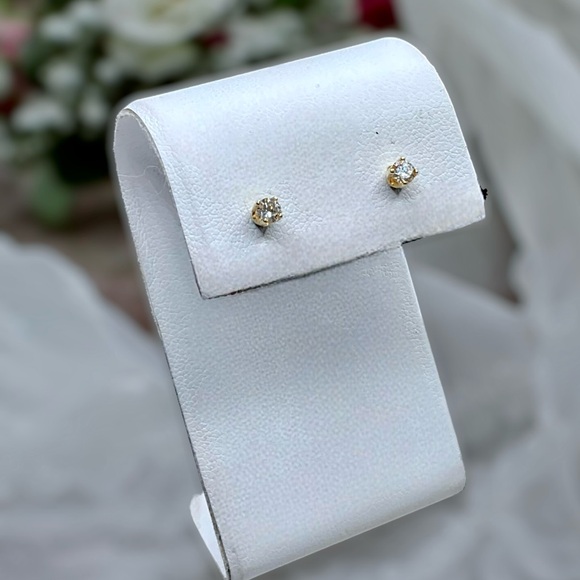 ❤️14K Gold .25 CTW Genuine Diamond Stud Earrings - Picture 5 of 13
